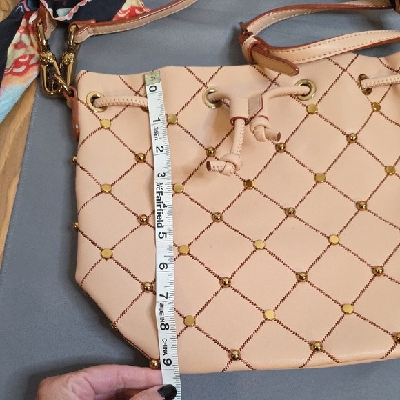 Charles & Keith Tan Quilted Bucket Bag Nwot - Picture 6 of 8